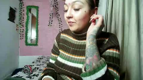 sexy lolas online show from 01/14/26, 04:51