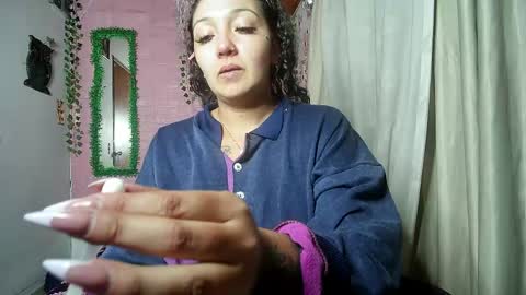 sexy lolas online show from 06/07/26, 05:11