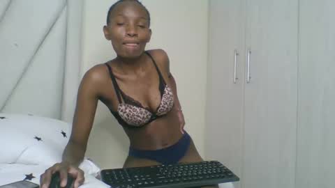 sexy_lucy012 online show from 10/12/25, 04:11