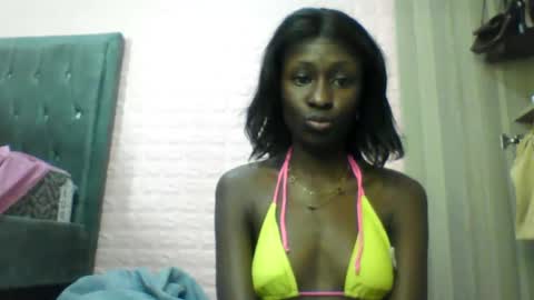 Snapshot of sexy_lyn852 chatting on 10/27/25, 10:47 sexy_lyn852 online show from 10/27/25, 10:47