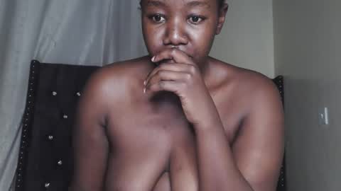 Snapshot of sexy_melanin11 chatting on 09/18/25, 04:42 sexy_melanin11 online show from 09/18/25, 04:42