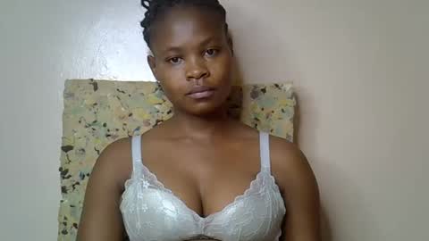 Snapshot of sexy_molyne chatting on 04/27/26, 11:36 Molyne online show from 04/27/26, 11:36