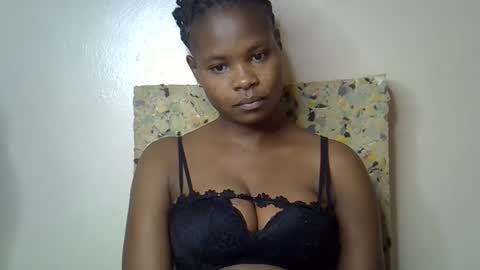 Snapshot of sexy_molyne chatting on 04/29/26, 11:44 Molyne online show from 04/29/26, 11:44