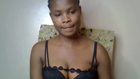 Snapshot of sexy_molyne chatting on 04/30/26, 01:28 Molyne online show from 04/30/26, 01:28