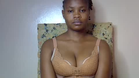 Snapshot of sexy_molyne chatting on 05/12/26, 01:30 Molyne online show from 05/12/26, 01:30