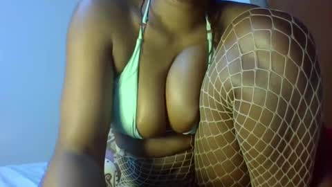 Snapshot of sexy_natallie chatting on 12/22/24, 12:27 natallie online show from 12/22/24, 12:27