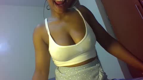 Snapshot of sexy_natallie chatting on 01/01/25, 08:56 natallie online show from 01/01/25, 08:56