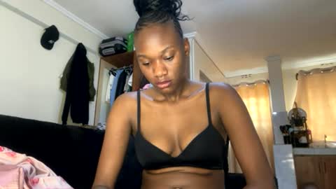 Nyla online show from 07/27/26, 10:22