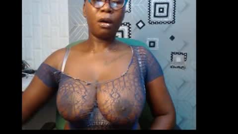 Snapshot of sexy_pearl12 chatting on 01/03/25, 06:33 zoe online show from 01/03/25, 06:33