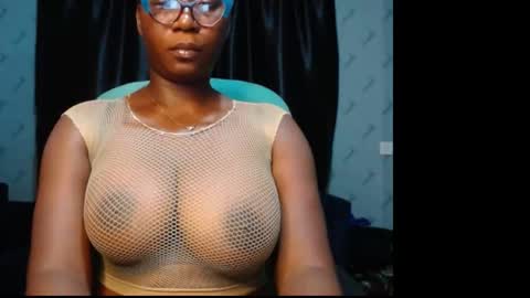 Snapshot of sexy_pearl12 chatting on 01/23/25, 06:56 zoe online show from 01/23/25, 06:56