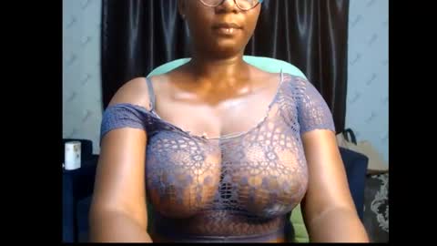 Snapshot of sexy_pearl12 chatting on 02/10/25, 06:45 zoe online show from 02/10/25, 06:45