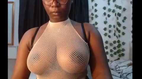 Snapshot of sexy_pearl12 chatting on 09/10/25, 06:02 zoe online show from 09/10/25, 06:02