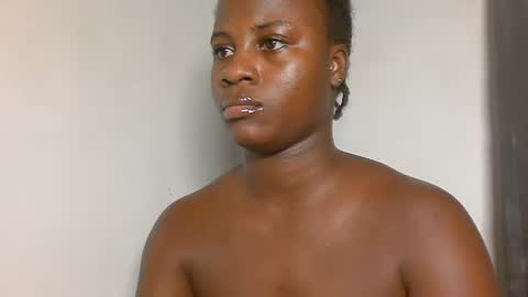 Snapshot of sexy_petitqueen chatting on 02/26/26, 04:11 sexy_petitqueen online show from 02/26/26, 04:11