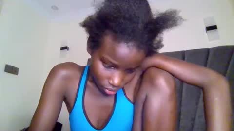 sexy_petittie online show from 12/19/25, 04:25