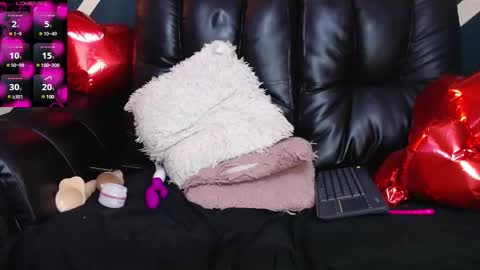 Snapshot of sexy_redgirl chatting on 02/14/25, 03:00 karoline online show from 02/14/25, 03:00