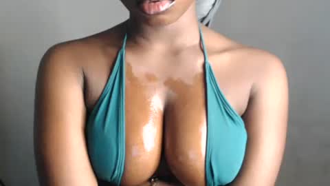 naomi online show from 10/26/25, 02:06