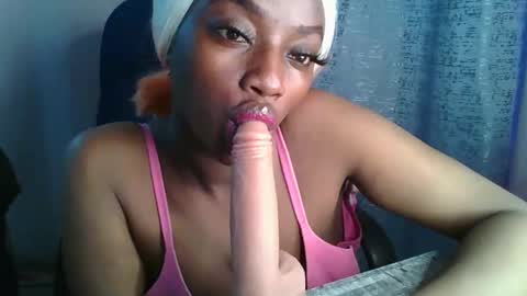 Snapshot of sexy_sweetcandy chatting on 01/17/26, 06:29 sexy sweetcandy online show from 01/17/26, 06:29