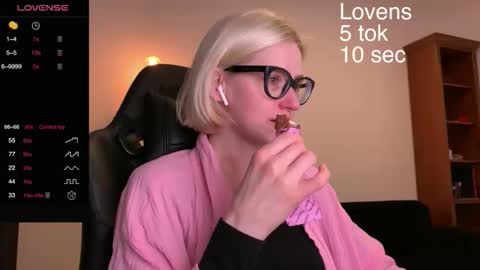 Snapshot of sexy_sweets chatting on 10/02/25, 08:05 Sexy-Sweets online show from 10/02/25, 08:05