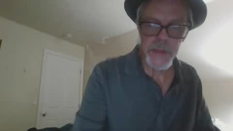 Snapshot of sexy_white_daddy chatting on 02/21/25, 06:29 Daddy online show from 02/21/25, 06:29