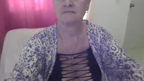 Snapshot of sexyalliekay chatting on 01/04/25, 05:26 Sexy GILF Allie Kay online show from 01/04/25, 05:26
