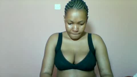 Snapshot of sexyapple2002 chatting on 10/28/25, 10:12 sexyapple2002 online show from 10/28/25, 10:12