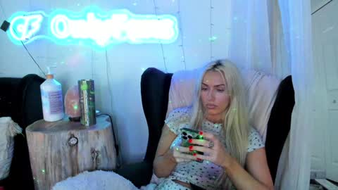 Ashley Teal online show from 02/08/25, 02:15