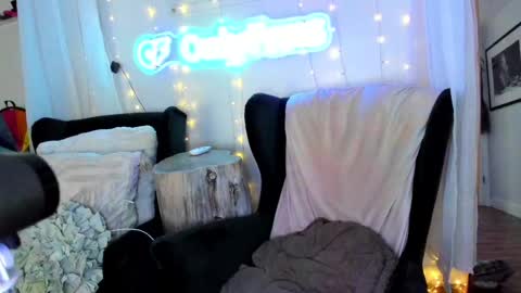 Ashley Teal online show from 02/11/25, 06:08