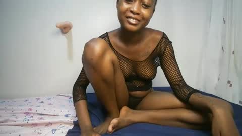 sexyasspetitte_ online show from 01/11/25, 09:46