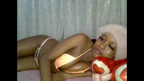 sexyasspetitte_ online show from 05/27/26, 11:35