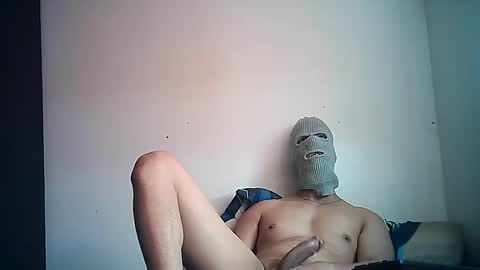 Snapshot of sexyatrevidoo chatting on 12/29/24, 01:28 SesyMen online show from 12/29/24, 01:28