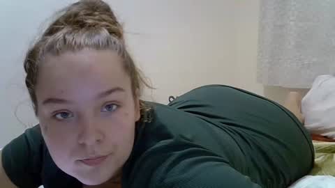Snapshot of sexyayo666 chatting on 09/24/25, 06:44 ALAYA online show from 09/24/25, 06:44