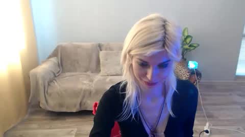 Snapshot of sexybeatriice chatting on 05/15/26, 06:42 sexybeatriice online show from 05/15/26, 06:42