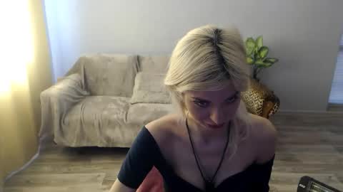 Snapshot of sexybeatriice chatting on 05/23/26, 06:18 sexybeatriice online show from 05/23/26, 06:18