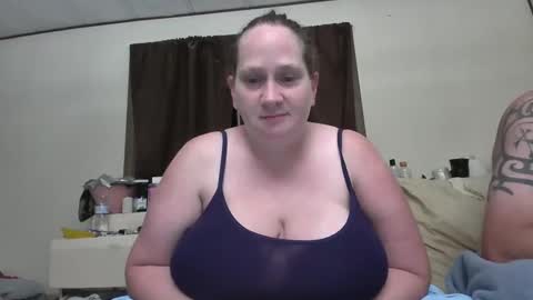 Snapshot of sexybitch9214 chatting on 09/28/25, 03:34 Etowngirl14 online show from 09/28/25, 03:34