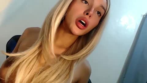 Seraphina Blaze online show from 02/22/25, 10:18