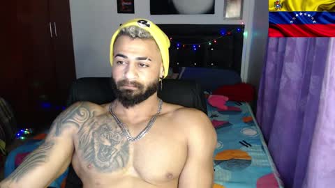 Snapshot of sexybody3224 chatting on 01/05/25, 12:42 said online show from 01/05/25, 12:42