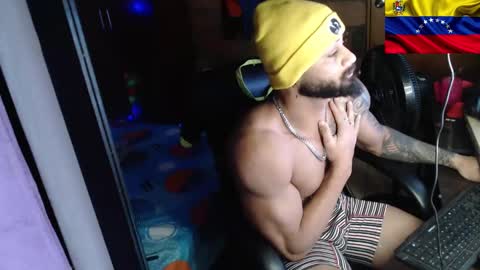 Snapshot of sexybody3224 chatting on 01/05/25, 03:43 said online show from 01/05/25, 03:43