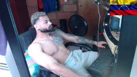 Snapshot of sexybody3224 chatting on 01/05/25, 07:49 said online show from 01/05/25, 07:49