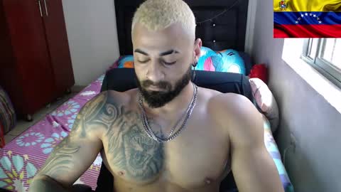 Snapshot of sexybody3224 chatting on 01/19/25, 08:09 said online show from 01/19/25, 08:09