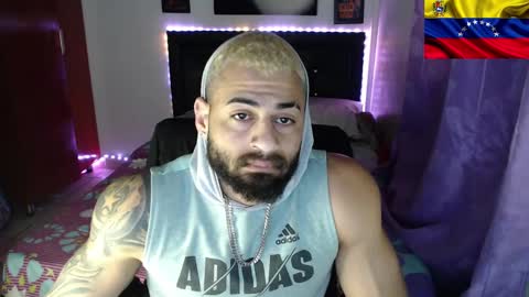 Snapshot of sexybody3224 chatting on 01/25/25, 11:11 said online show from 01/25/25, 11:11