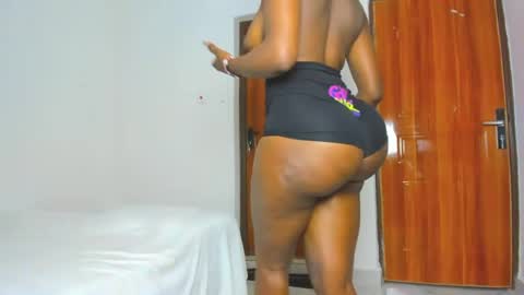 Snapshot of sexybootydoll chatting on 07/10/26, 04:31 sexybootydoll online show from 07/10/26, 04:31