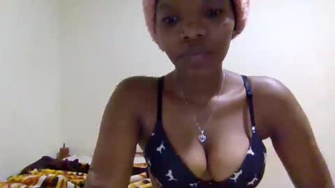 Snapshot of sexybrown14 chatting on 09/18/25, 03:52 Essy online show from 09/18/25, 03:52