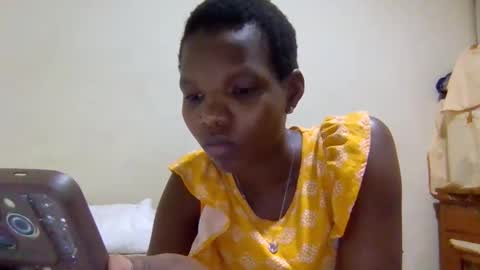 Snapshot of sexybrown14 chatting on 10/13/25, 06:13 Essy online show from 10/13/25, 06:13