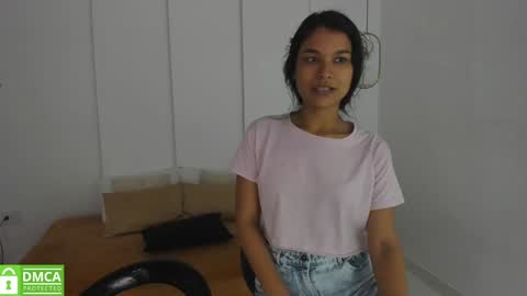 Snapshot of sexychanell_18 chatting on 01/06/25, 12:46 chanell and yina online show from 01/06/25, 12:46