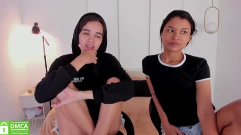 Snapshot of sexychanell_18 chatting on 01/12/25, 12:44 chanell and yina online show from 01/12/25, 12:44