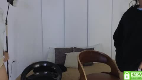 Snapshot of sexychanell_18 chatting on 09/19/25, 01:01 chanell and yina online show from 09/19/25, 01:01
