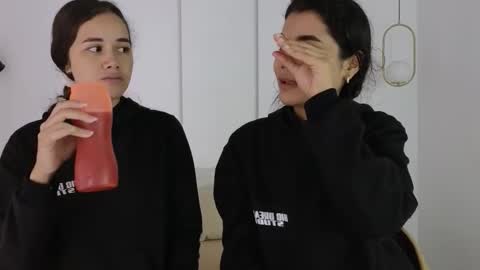 chanell and yina online show from 11/15/25, 01:18