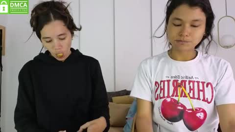 chanell and yina online show from 04/24/26, 01:46