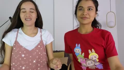 chanell and yina online show from 05/07/26, 01:49