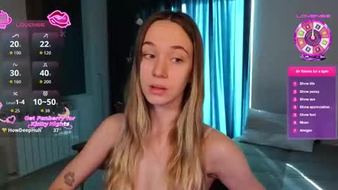 Snapshot of sexycocobutt chatting on 12/17/25, 09:59 Sophia online show from 12/17/25, 09:59